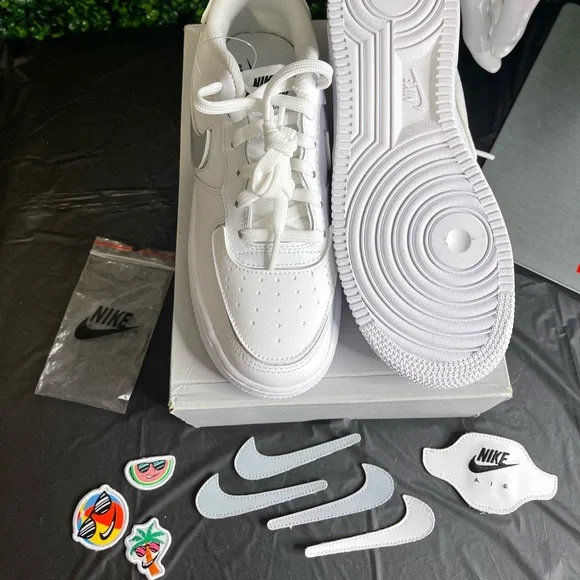 AiR FORCE 1 SE (Sz 7.5w • 6y) - Picture 4 of 4